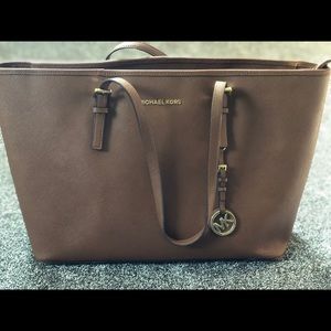 Michael Kors Jet Set Tote in Camel
